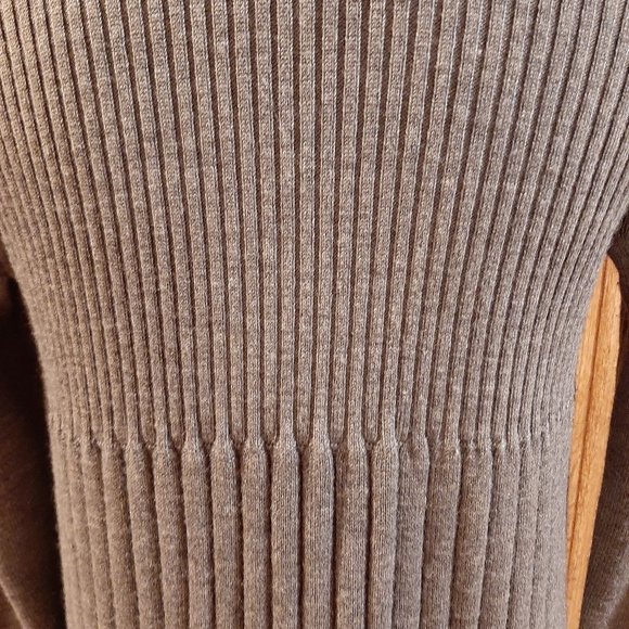 H&M Flowy Grey Sweater - Picture 5 of 8